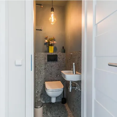 Whizzy - Cozy And Peaceful Place, 12 Minutes From Old Town & Seaside *